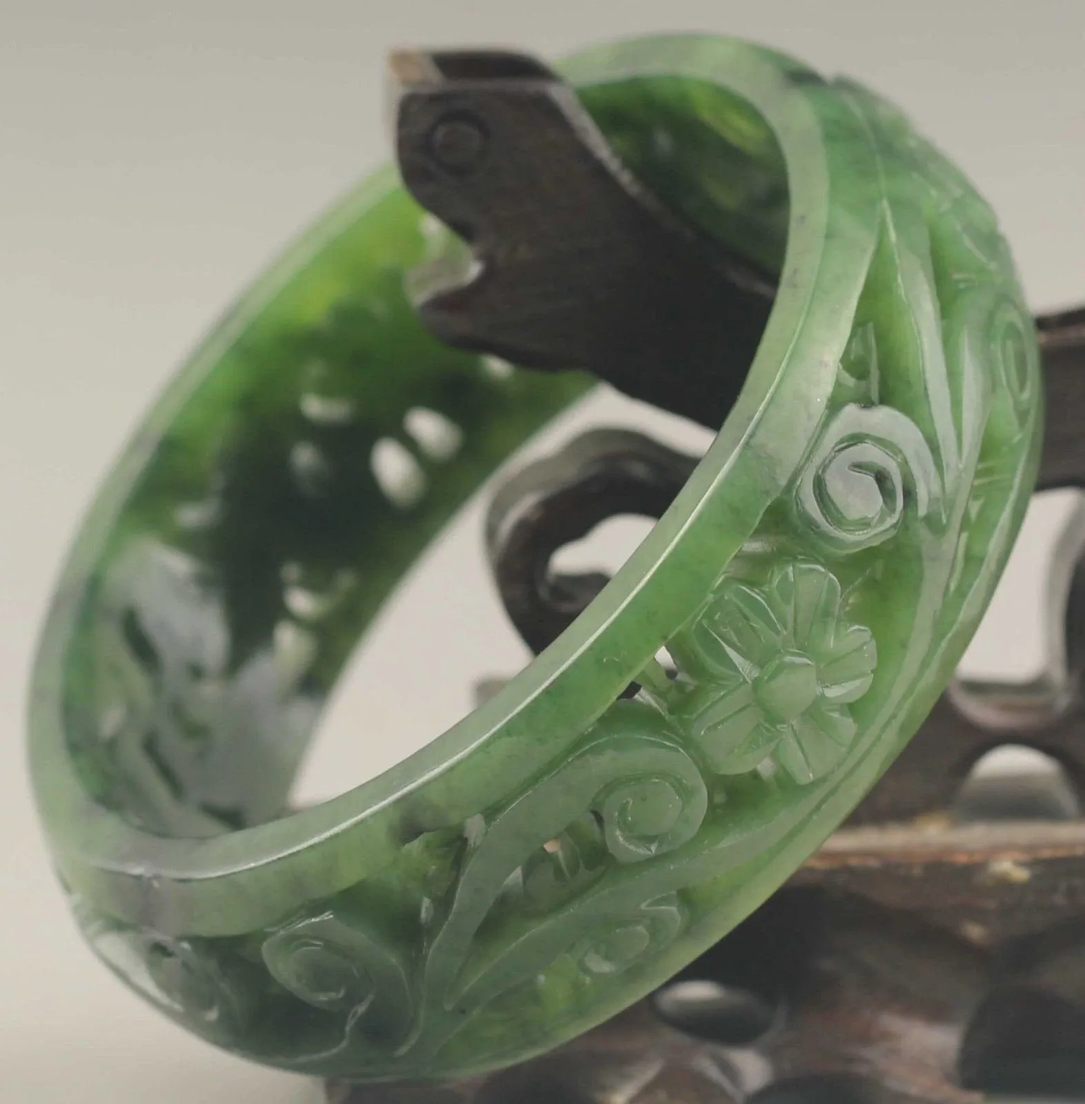 10% OFF- 59/60/61mm Certified Chinese Natural Green Hetian Emerald A*Jade HandCaved Flower Hollowed Out Bangle A1940