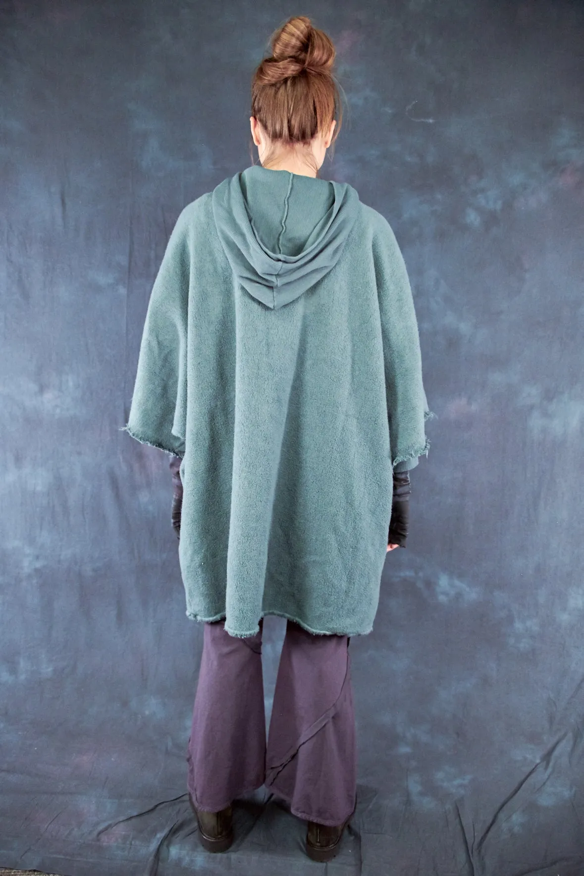 1589 Sherpa Poncho Spruce-U