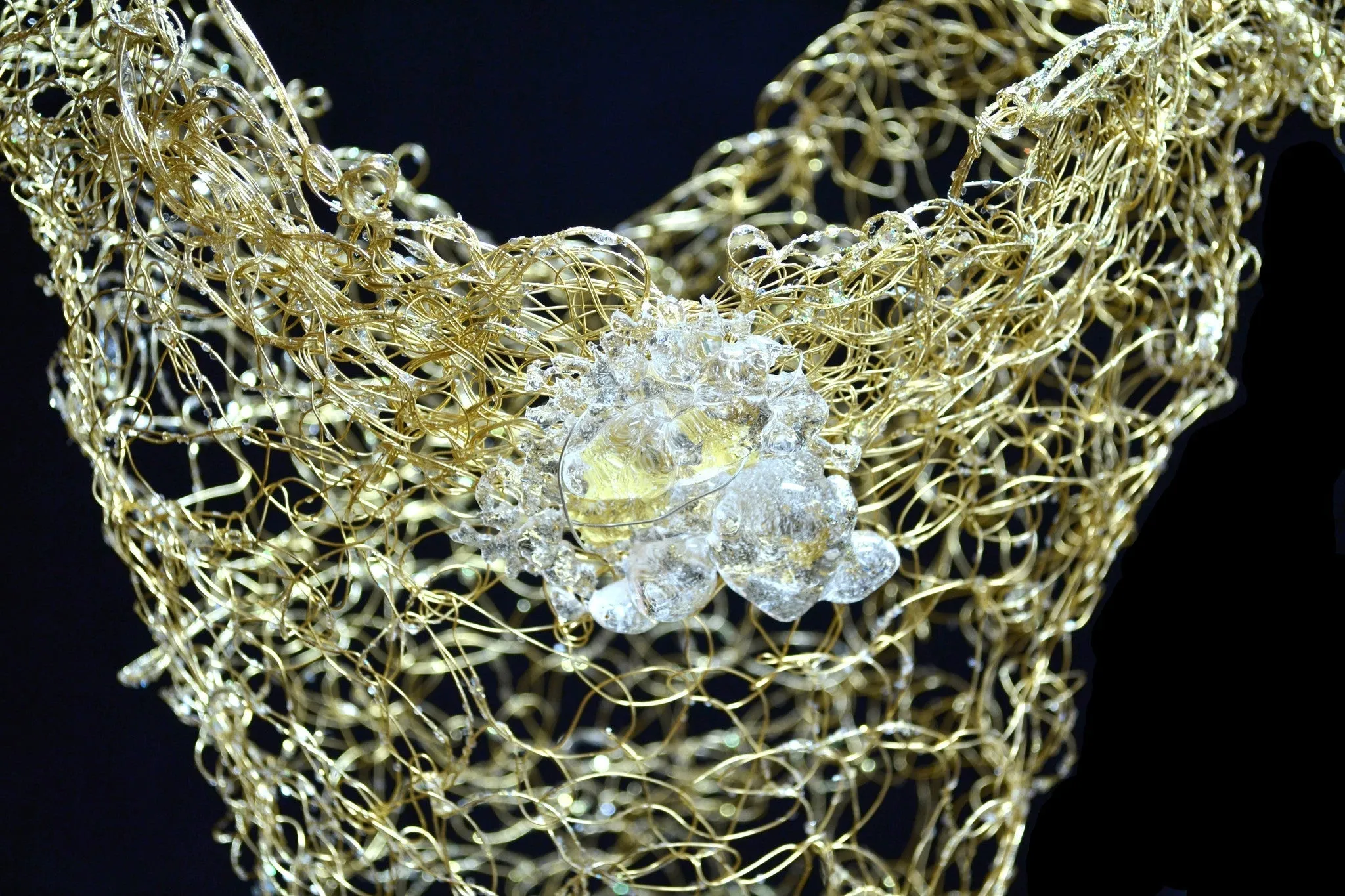 Auro Fulgenti (Shining Gold)