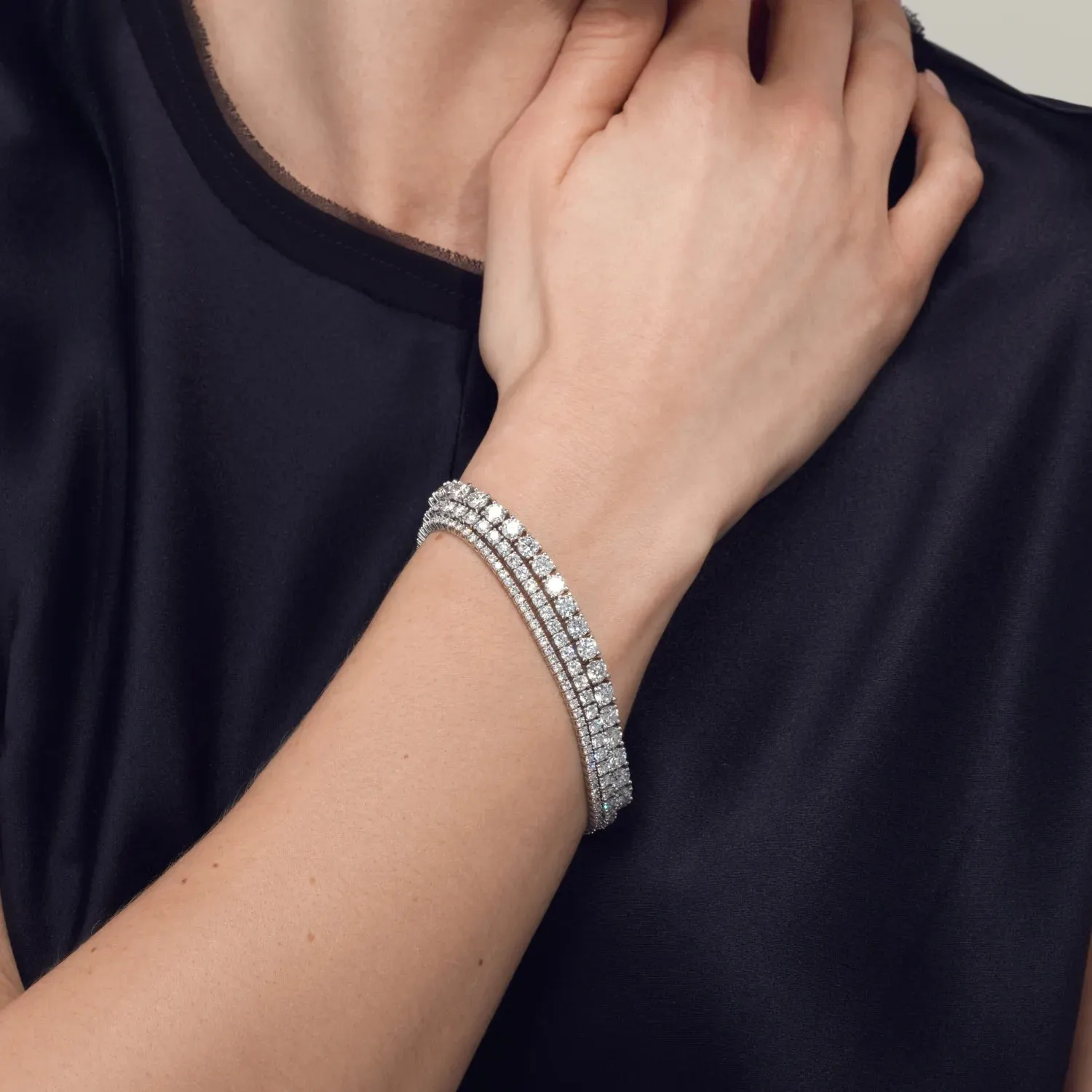 David Weisz 18k White Gold Diamond Tennis Bracelet - 4.02 ctw