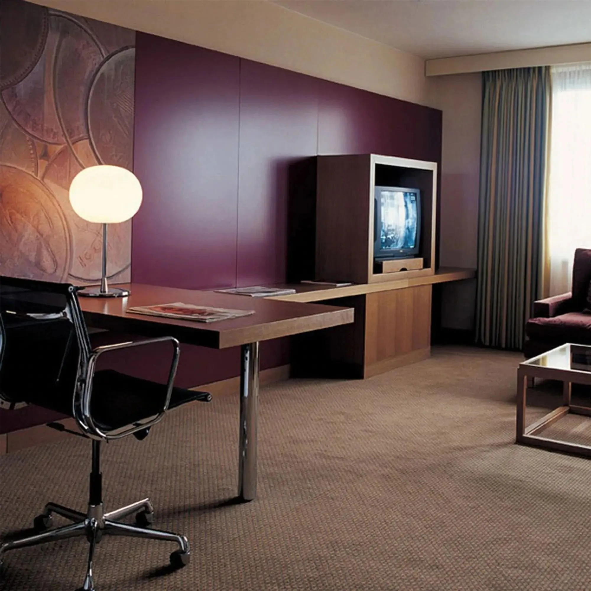 Glo-Ball T1 - Dimmable Table Lamp
