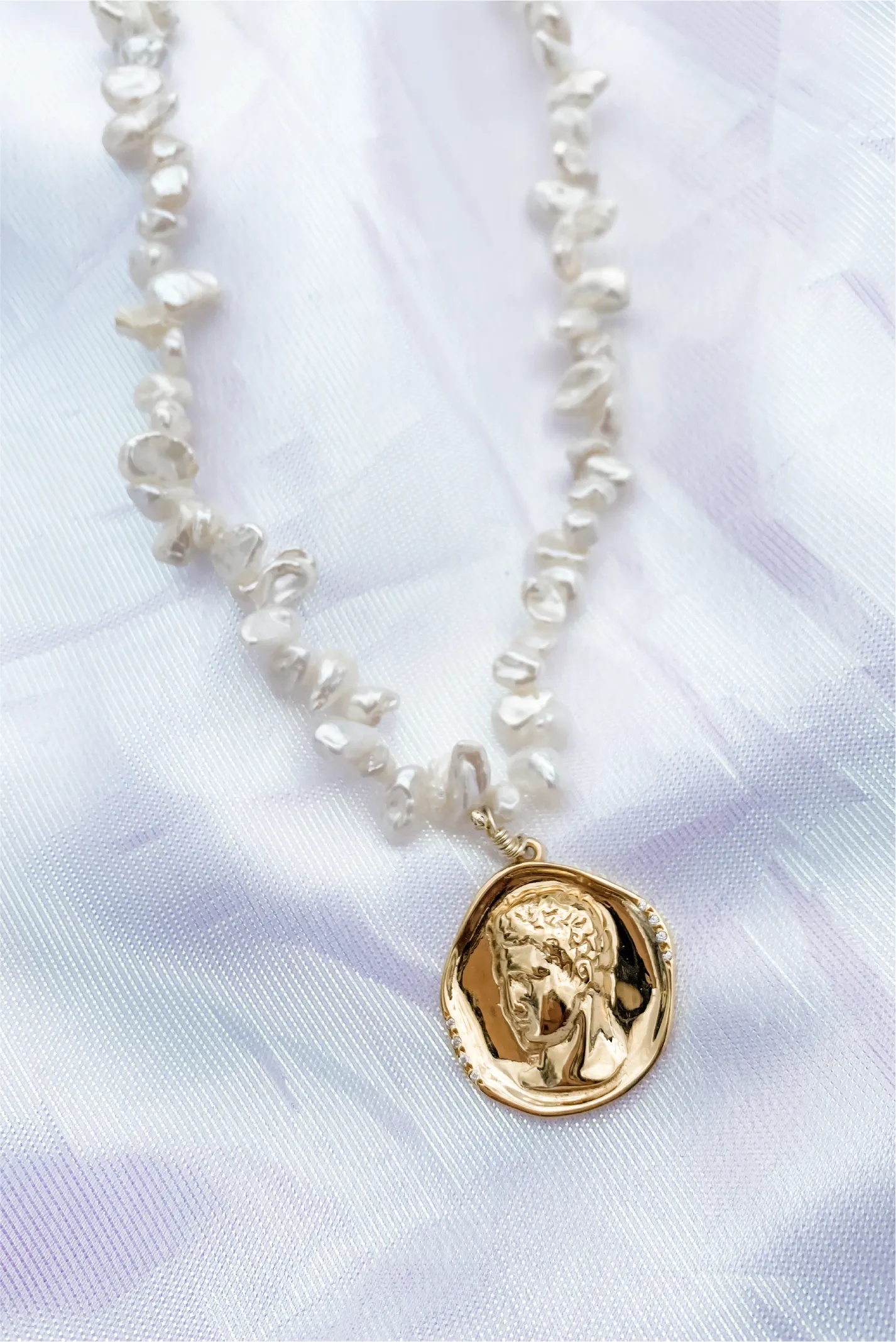 Hermis Lustre Pearl Necklace