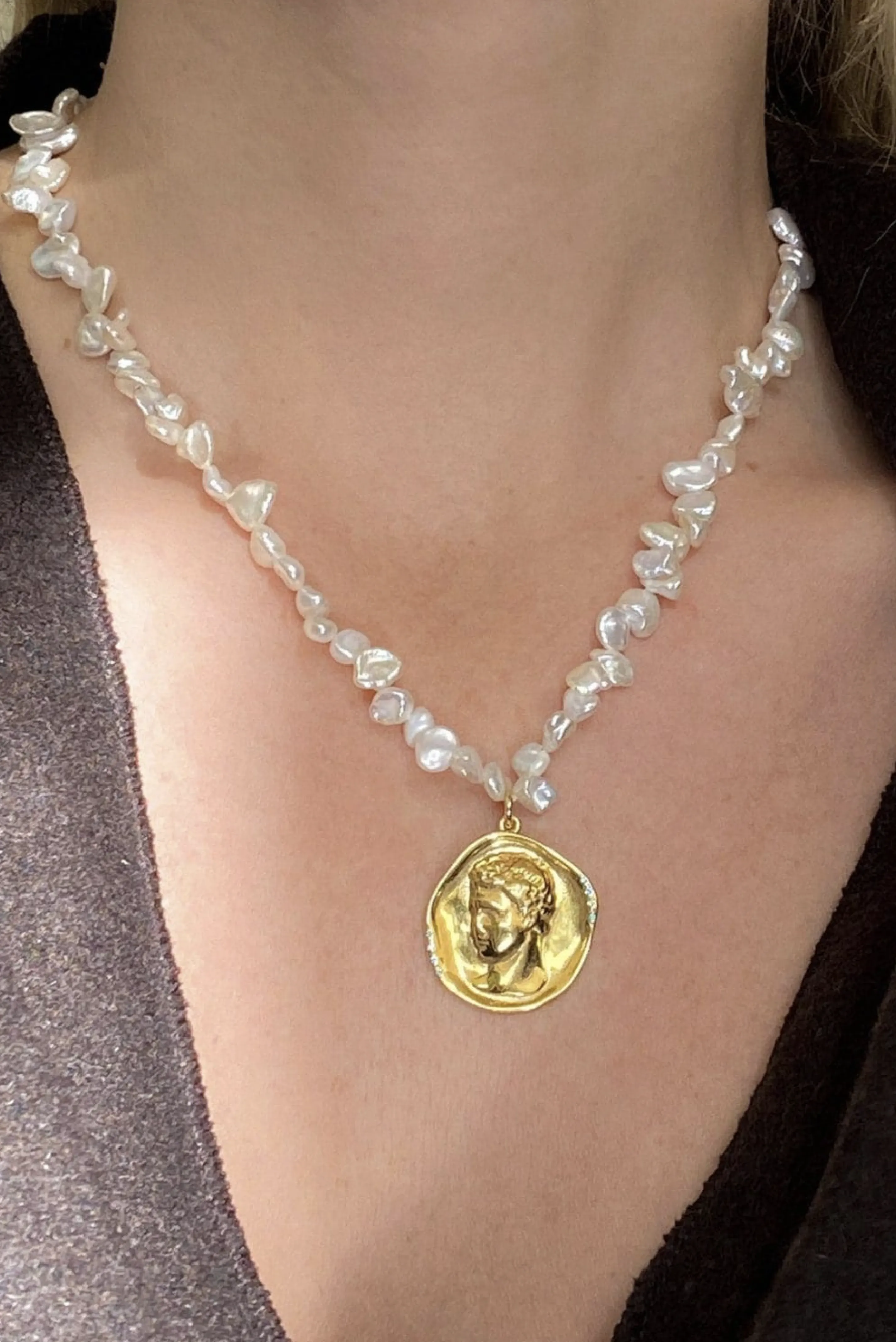 Hermis Lustre Pearl Necklace