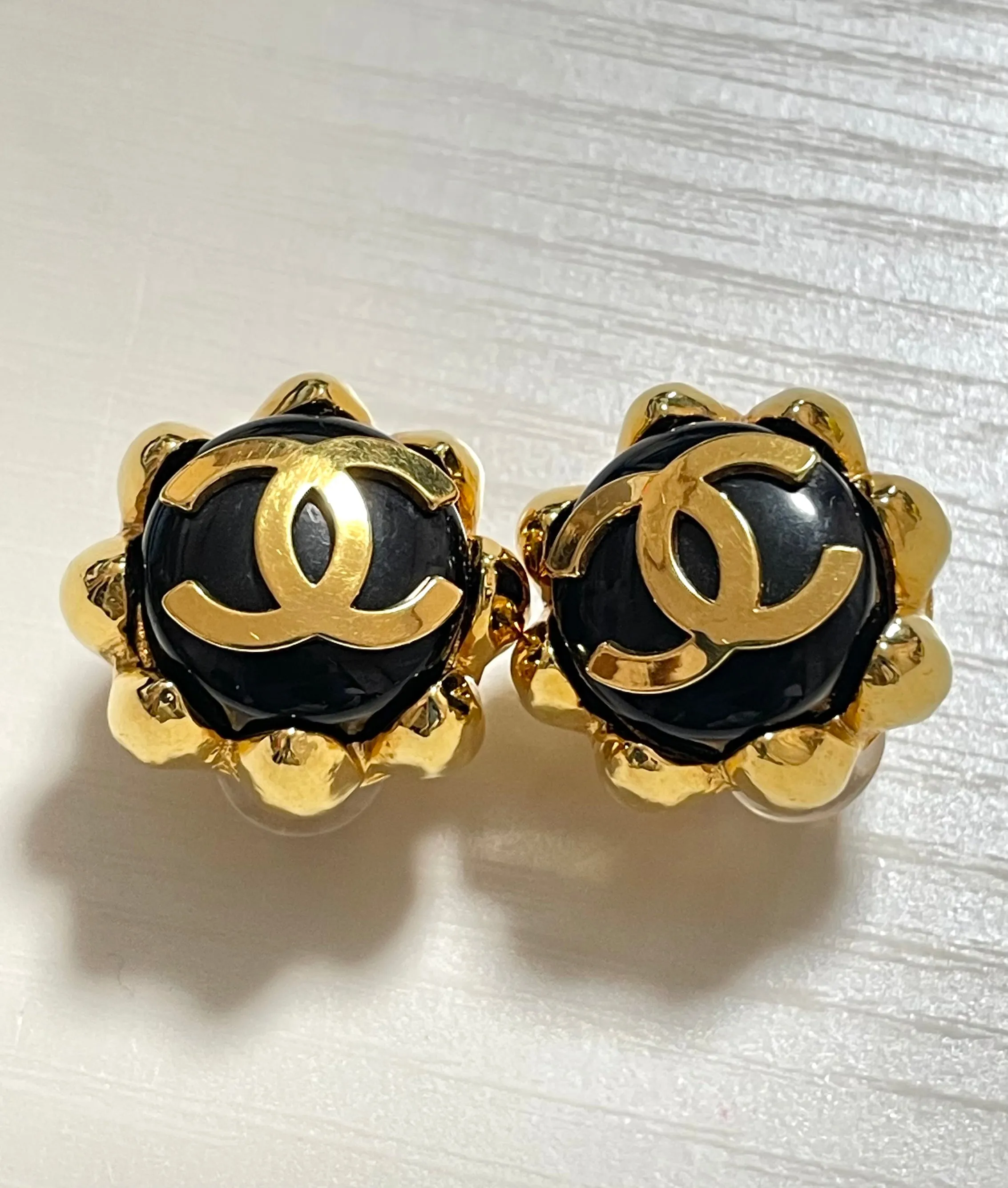 MINT. Vintage CHANEL round black and golden earrings with golden CC mark and crown frame. Bud design jewelry. 060225ac2