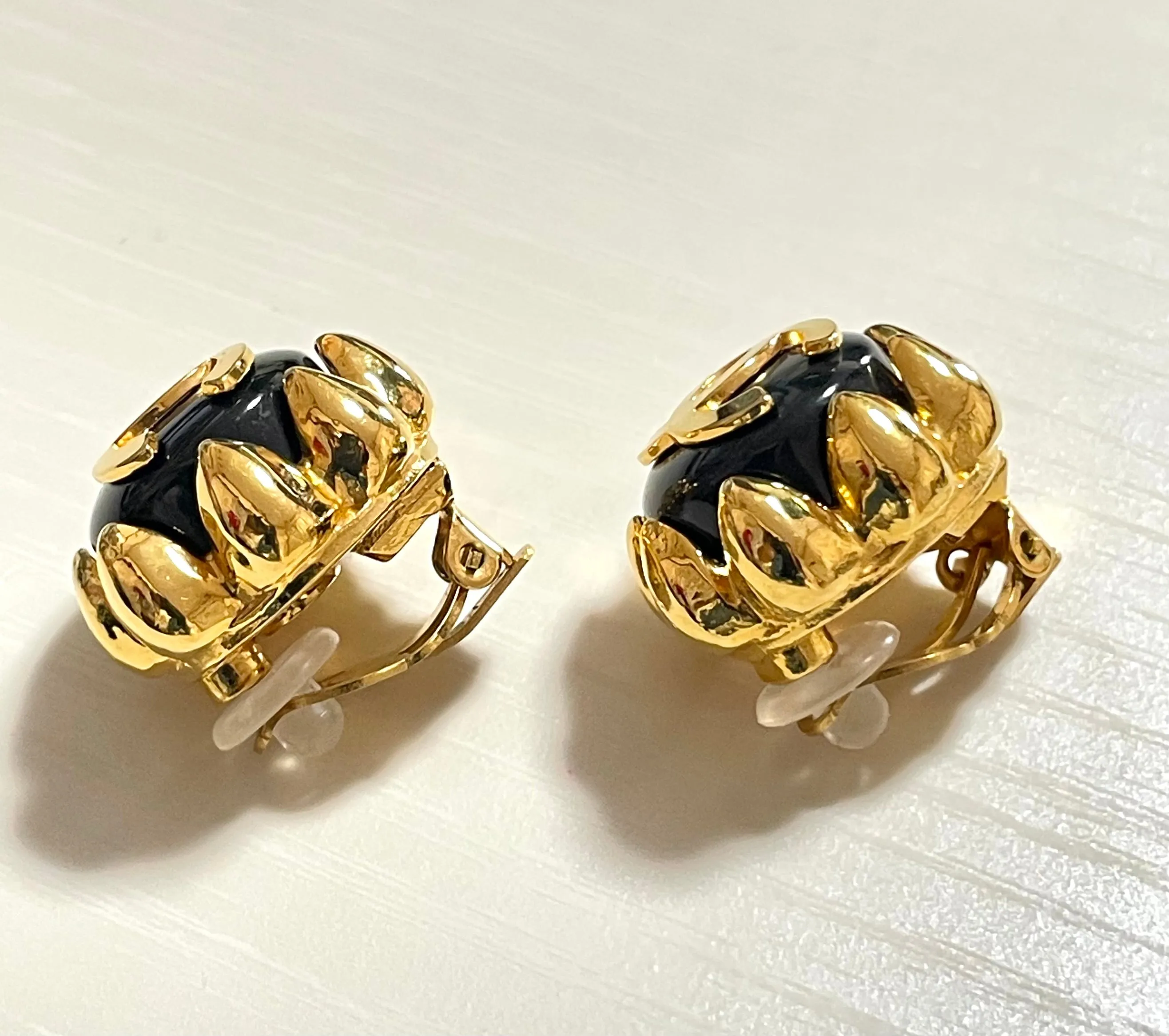 MINT. Vintage CHANEL round black and golden earrings with golden CC mark and crown frame. Bud design jewelry. 060225ac2