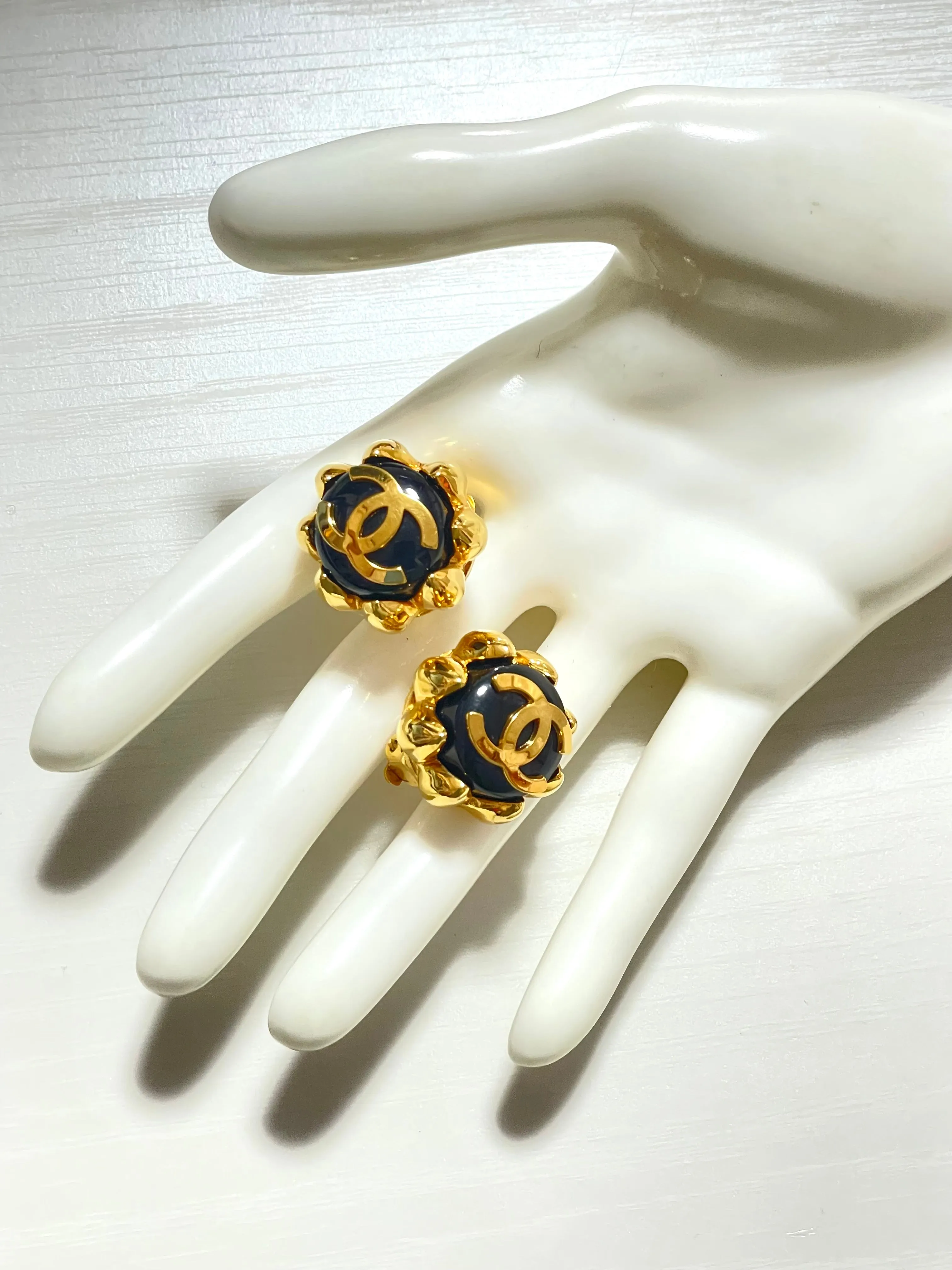 MINT. Vintage CHANEL round black and golden earrings with golden CC mark and crown frame. Bud design jewelry. 060225ac2