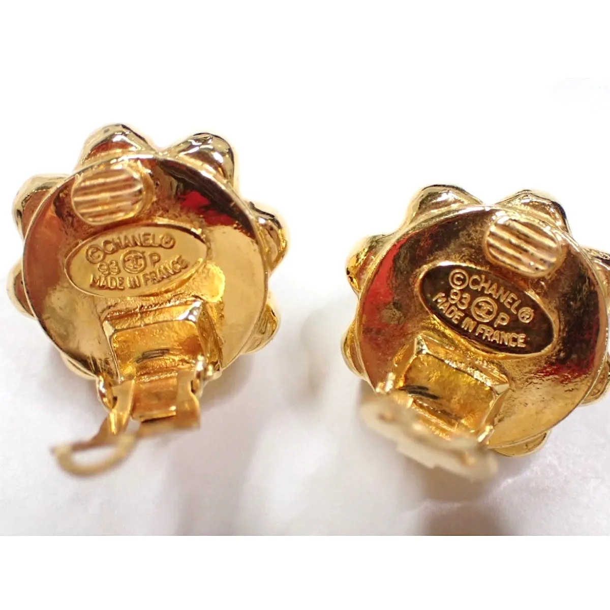 MINT. Vintage CHANEL round black and golden earrings with golden CC mark and crown frame. Bud design jewelry. 060225ac2