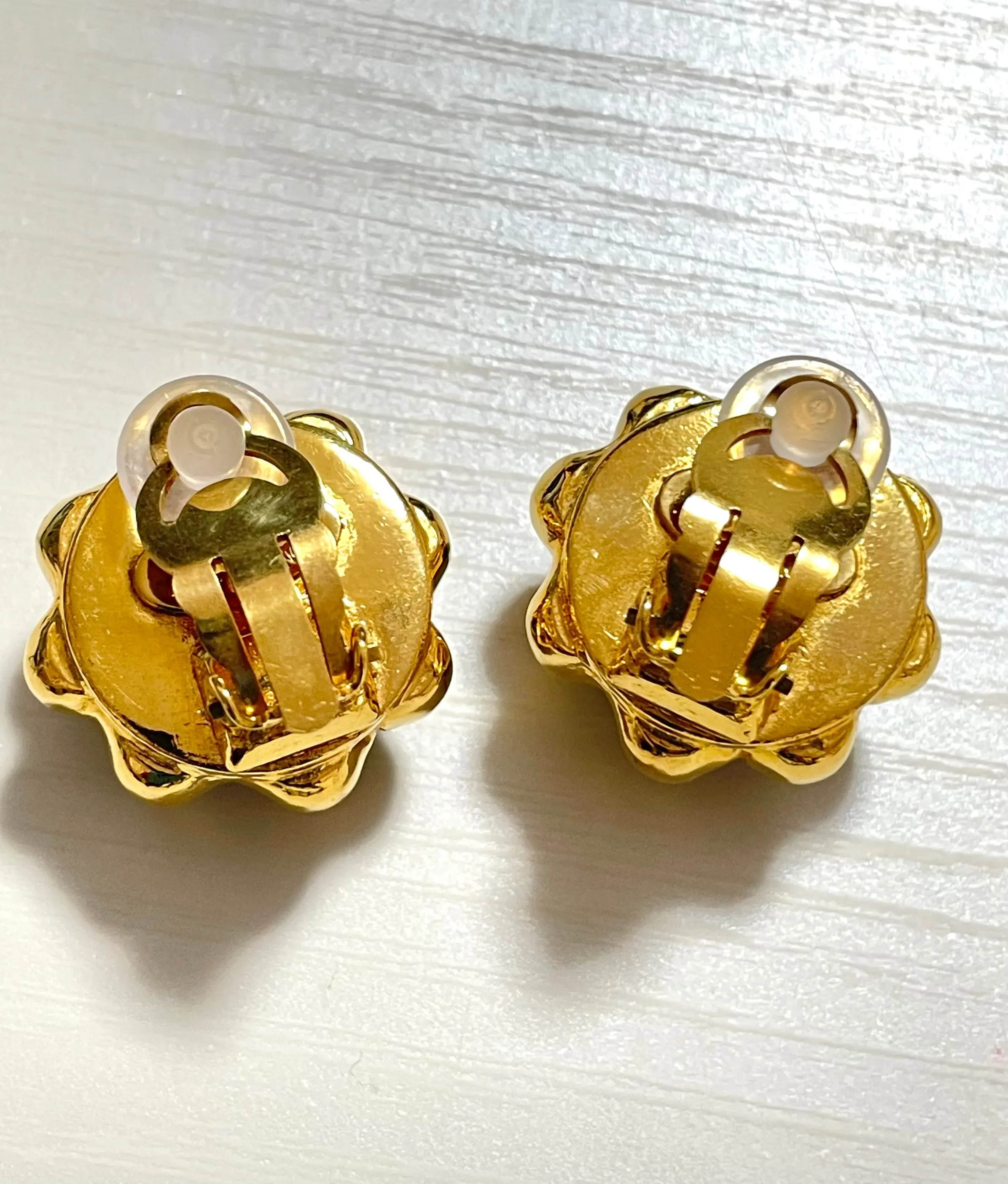MINT. Vintage CHANEL round black and golden earrings with golden CC mark and crown frame. Bud design jewelry. 060225ac2