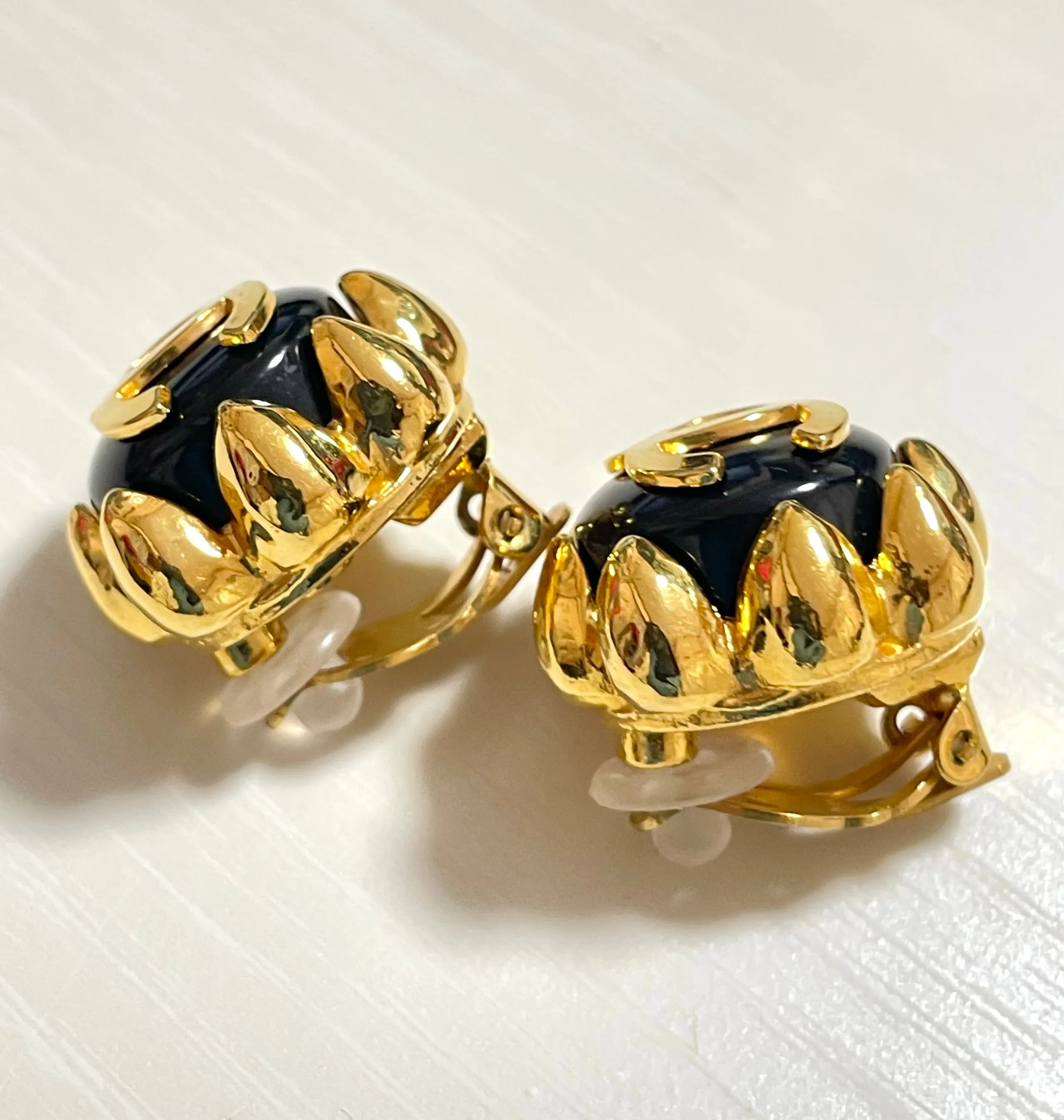 MINT. Vintage CHANEL round black and golden earrings with golden CC mark and crown frame. Bud design jewelry. 060225ac2