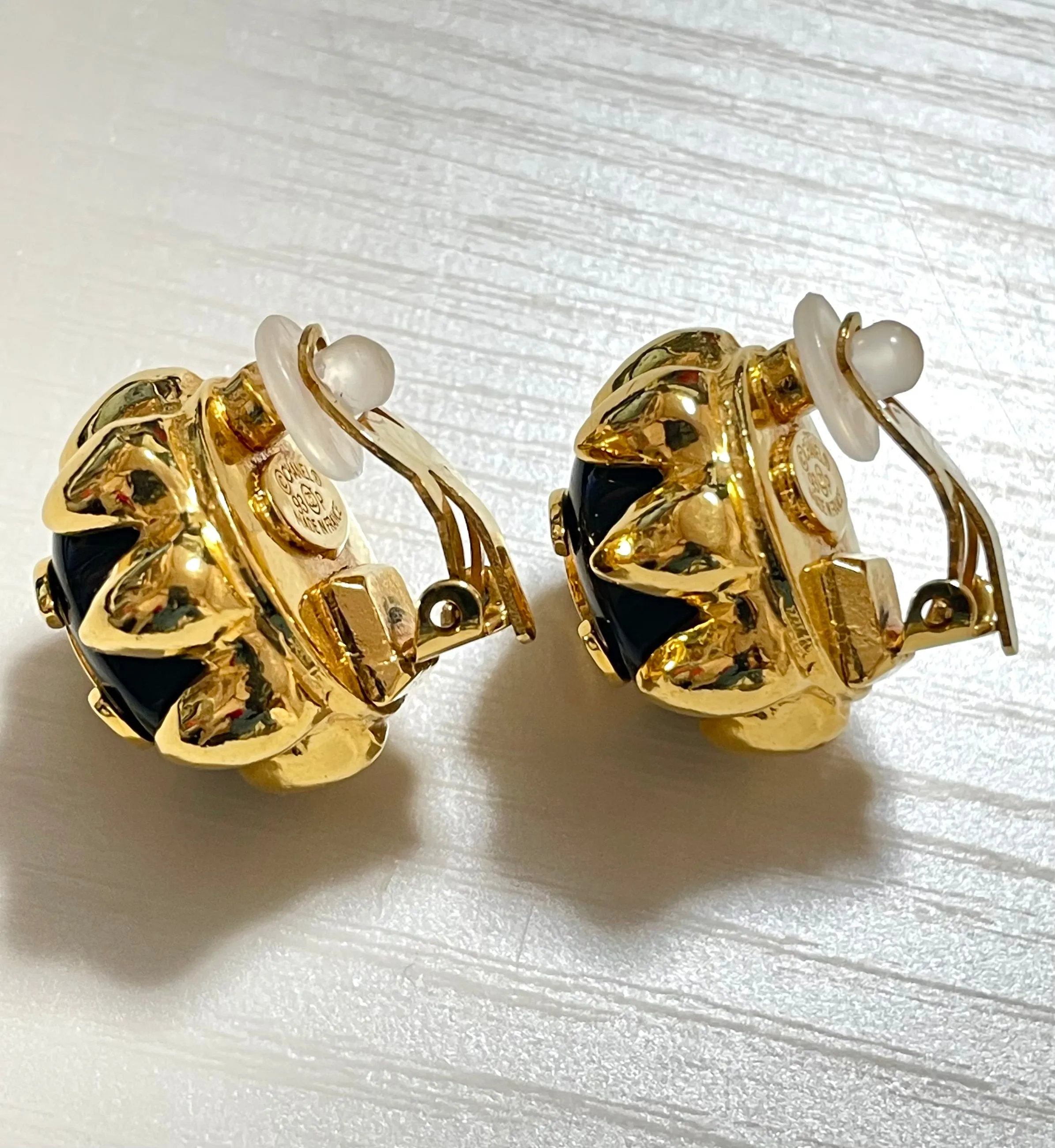 MINT. Vintage CHANEL round black and golden earrings with golden CC mark and crown frame. Bud design jewelry. 060225ac2