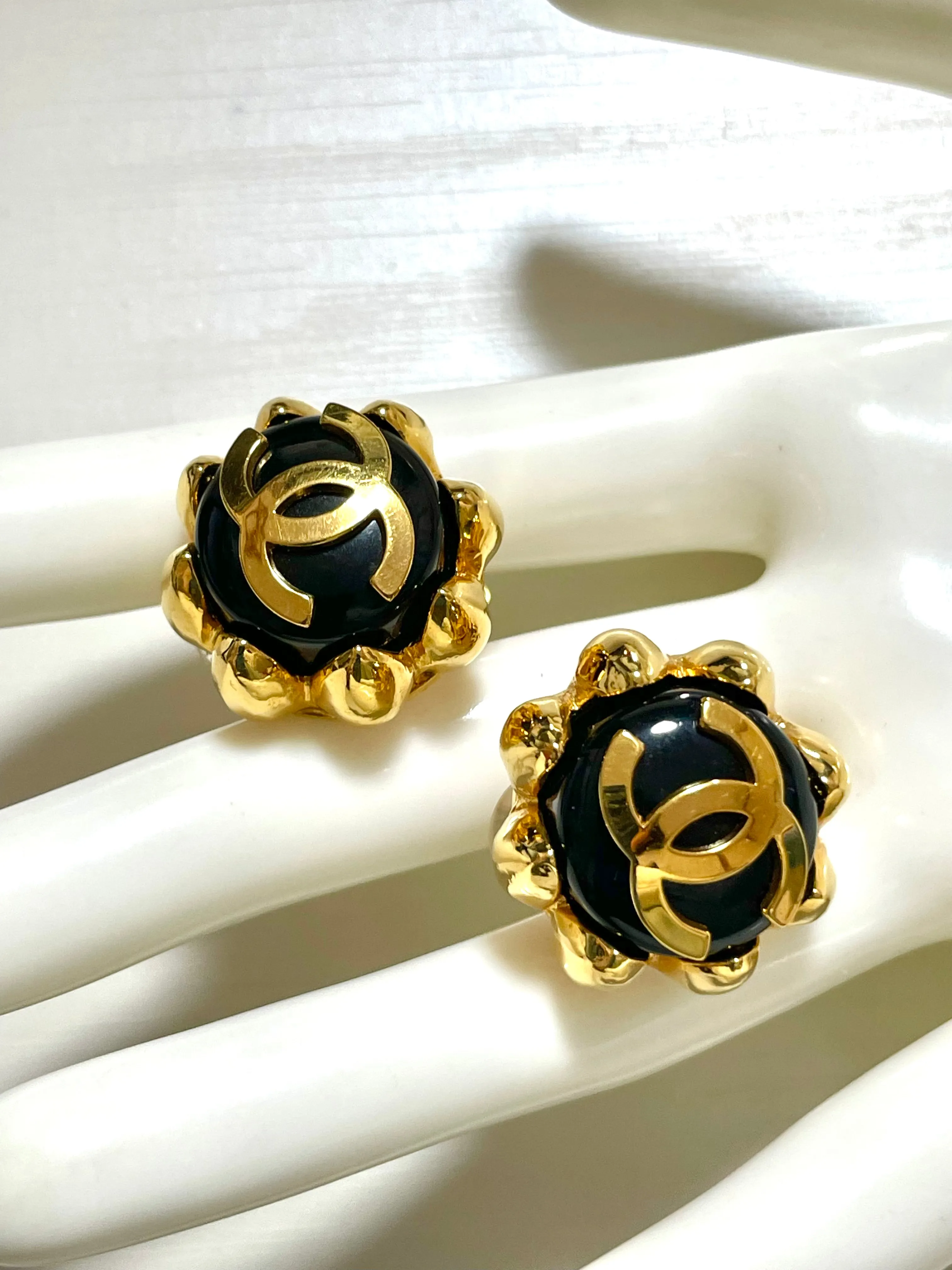 MINT. Vintage CHANEL round black and golden earrings with golden CC mark and crown frame. Bud design jewelry. 060225ac2