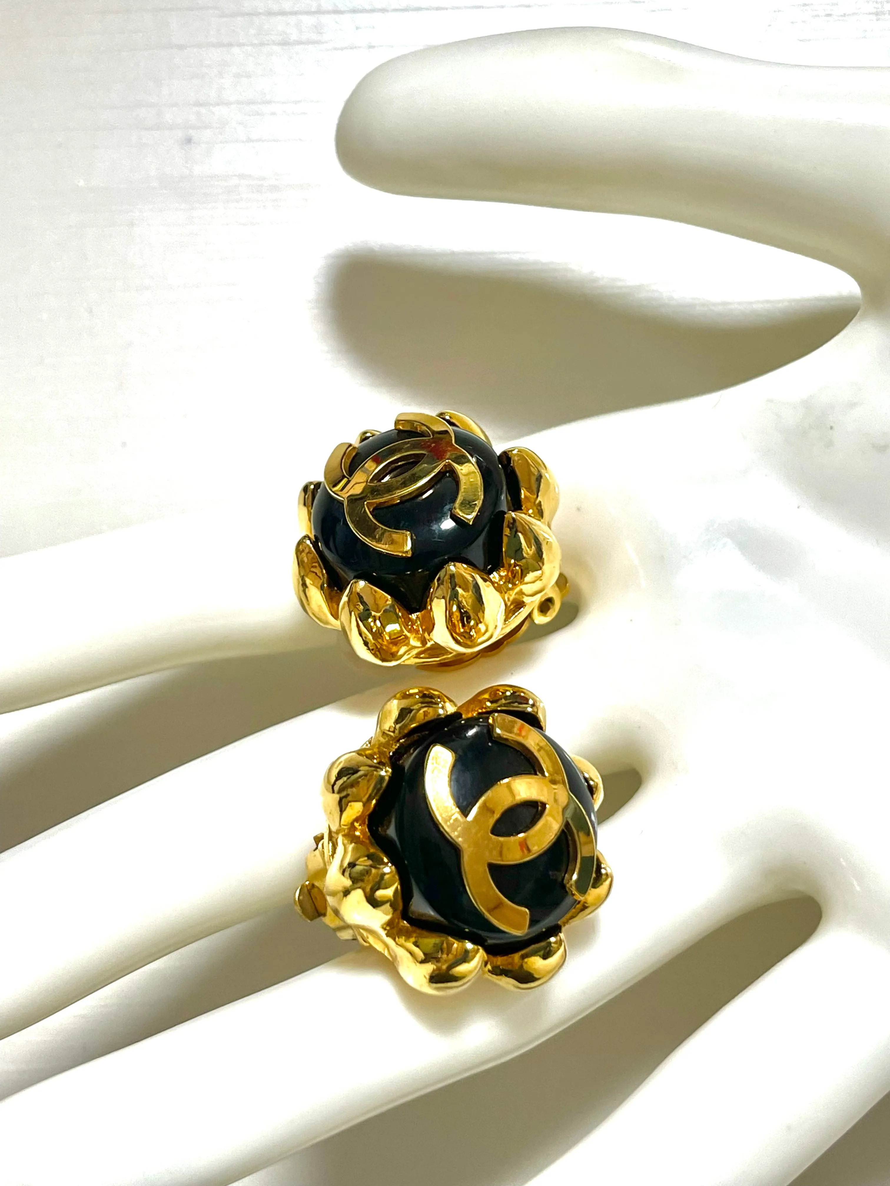 MINT. Vintage CHANEL round black and golden earrings with golden CC mark and crown frame. Bud design jewelry. 060225ac2