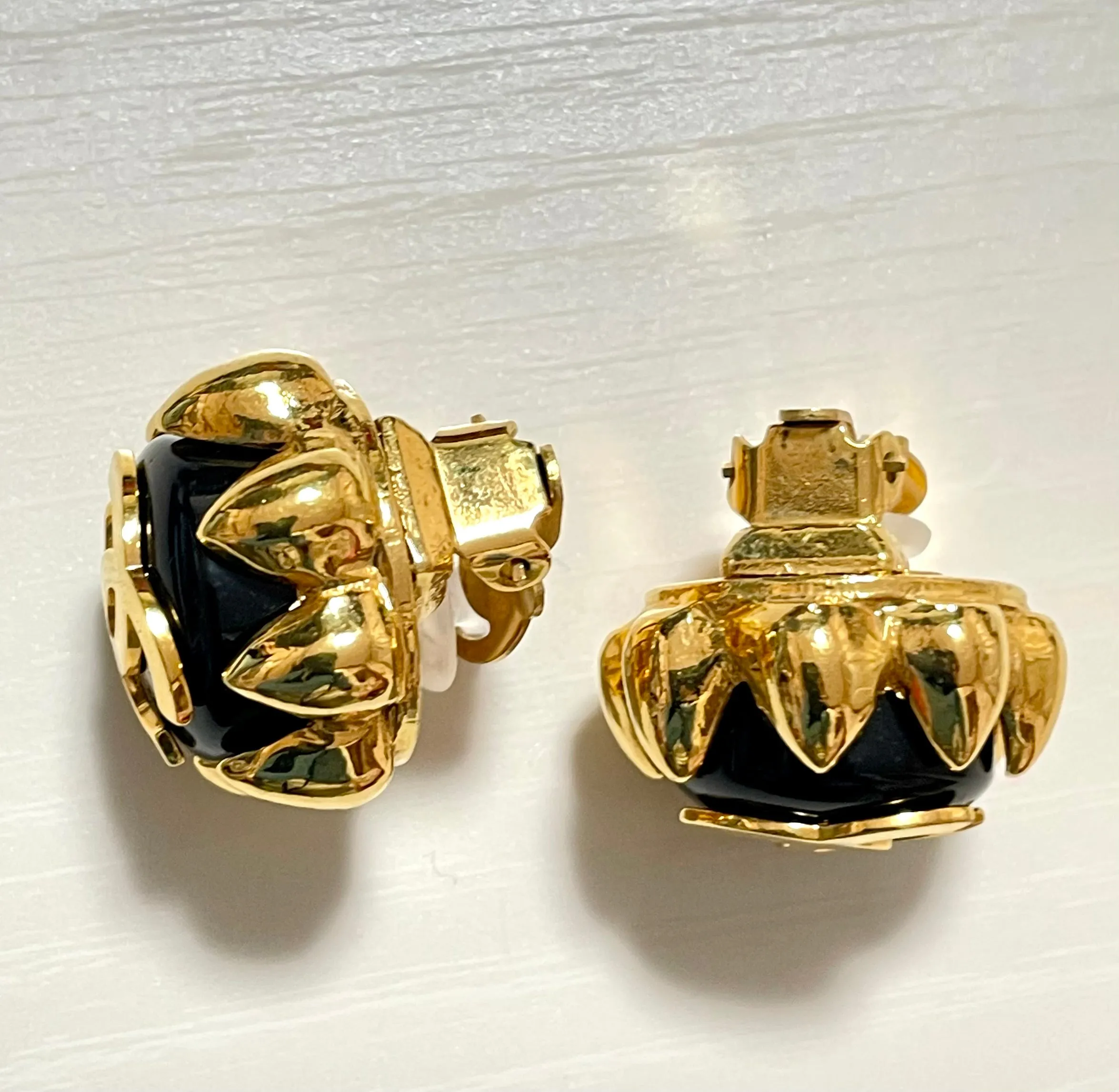 MINT. Vintage CHANEL round black and golden earrings with golden CC mark and crown frame. Bud design jewelry. 060225ac2