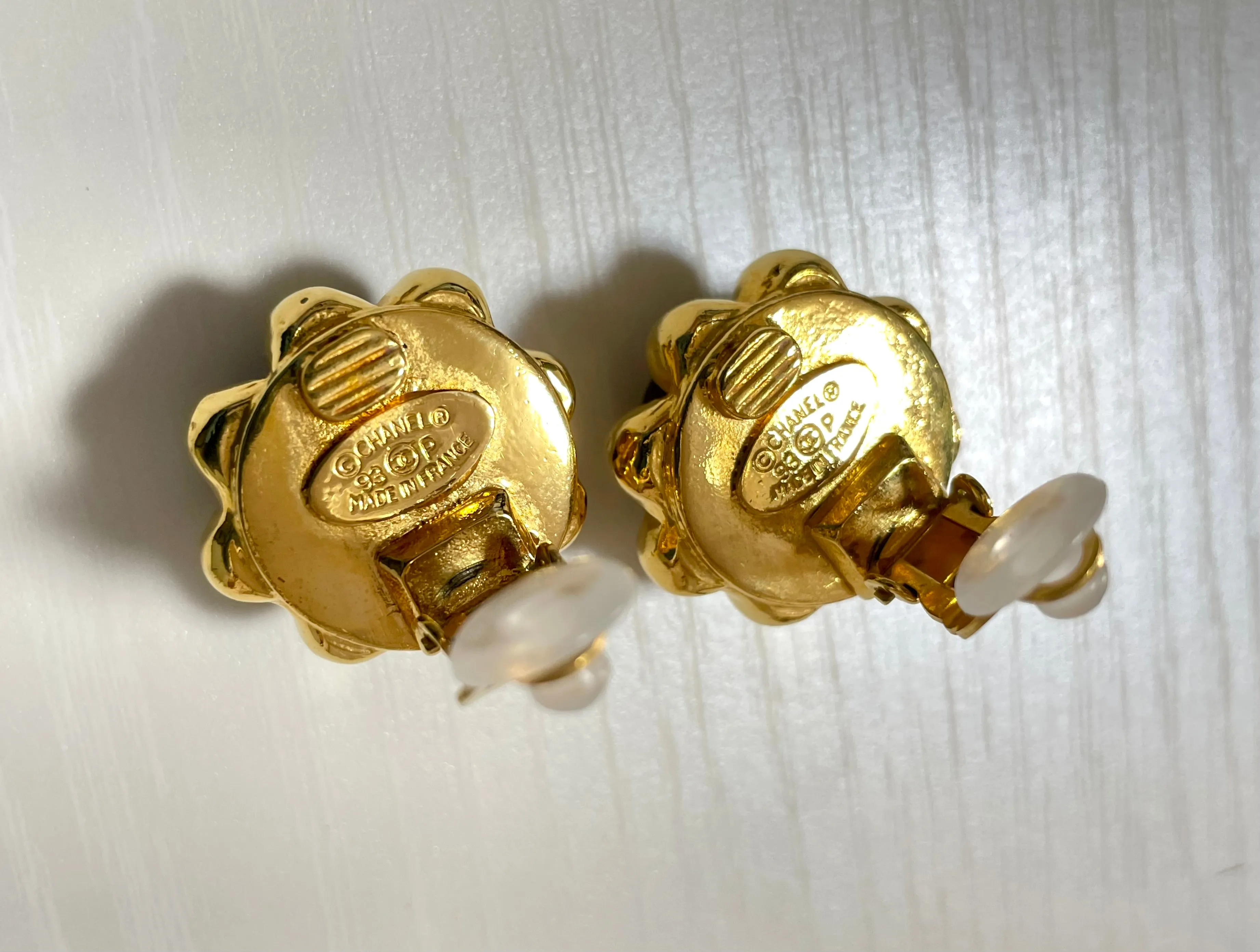 MINT. Vintage CHANEL round black and golden earrings with golden CC mark and crown frame. Bud design jewelry. 060225ac2
