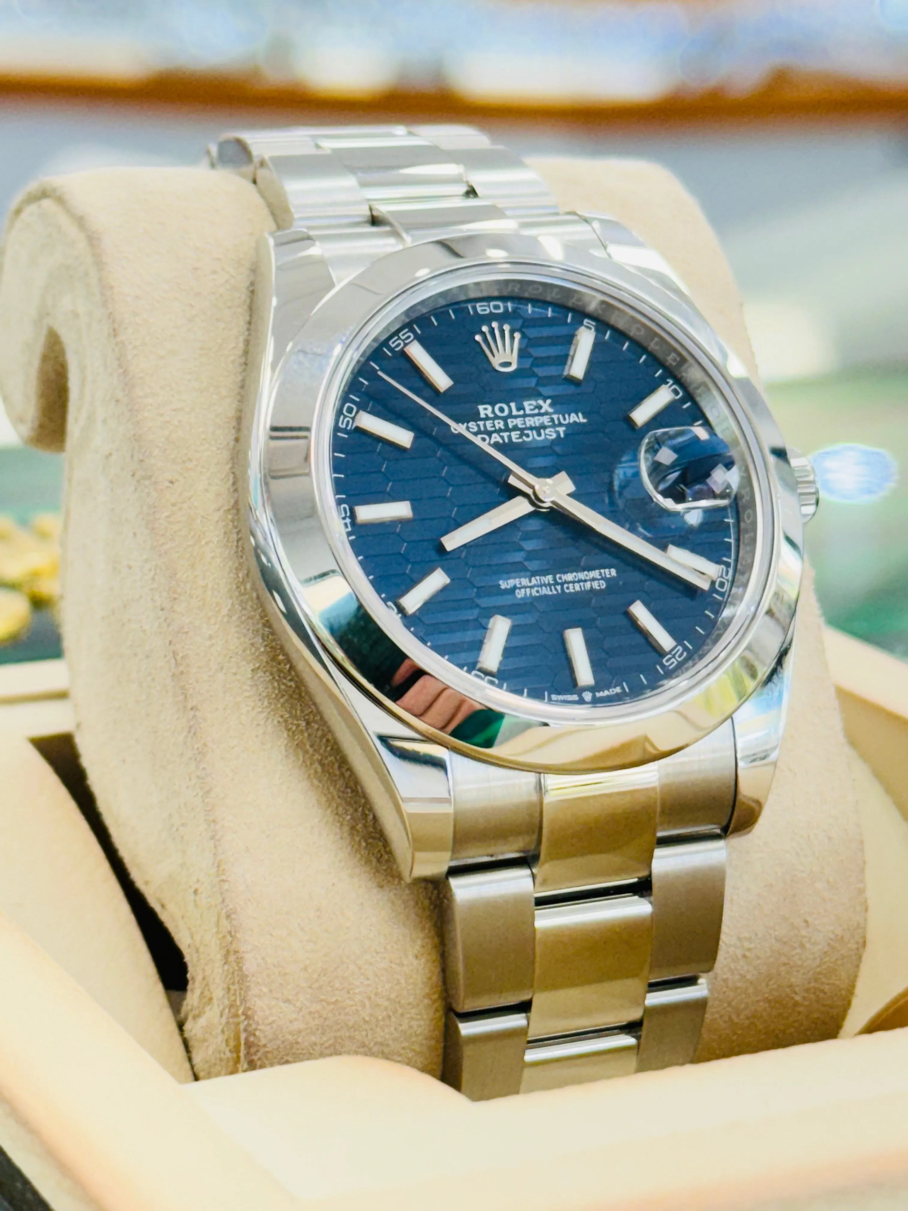 Rolex Datejust 41 126300 Smooth Bezel Blue Motif Index Dial Oyster Bracelet MINT BOX/PAPERS