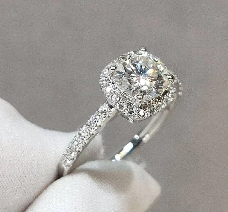 Round Cut 1-2 Carat Diamond Engagement Ring