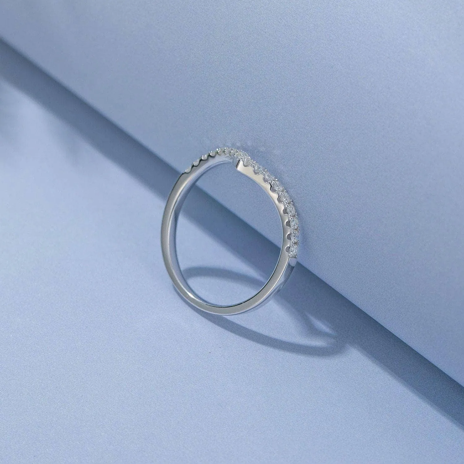 Round Diamond V Ring Band