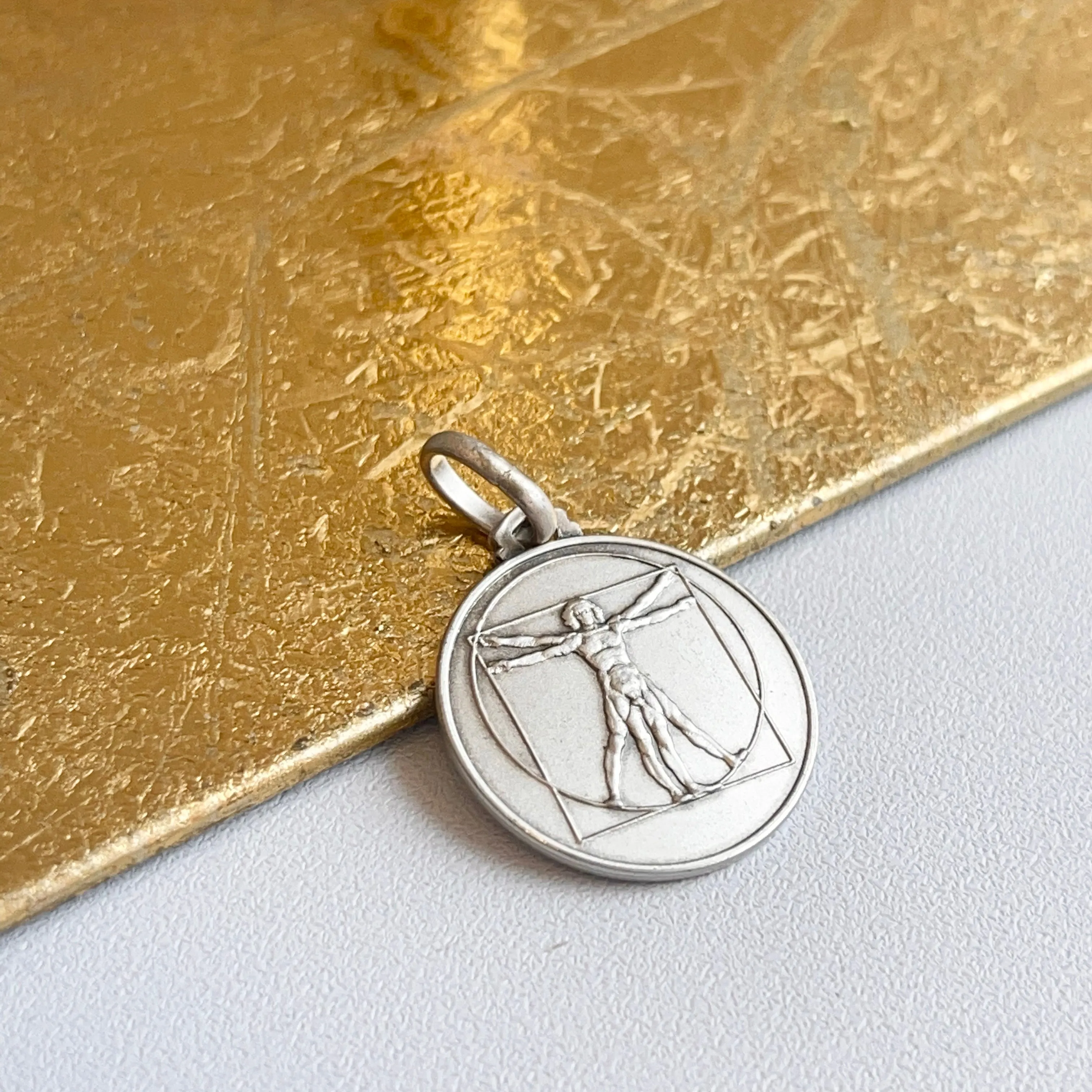 Sterling Silver Antiqued Da Vinci Round Medal Pendant 25mm
