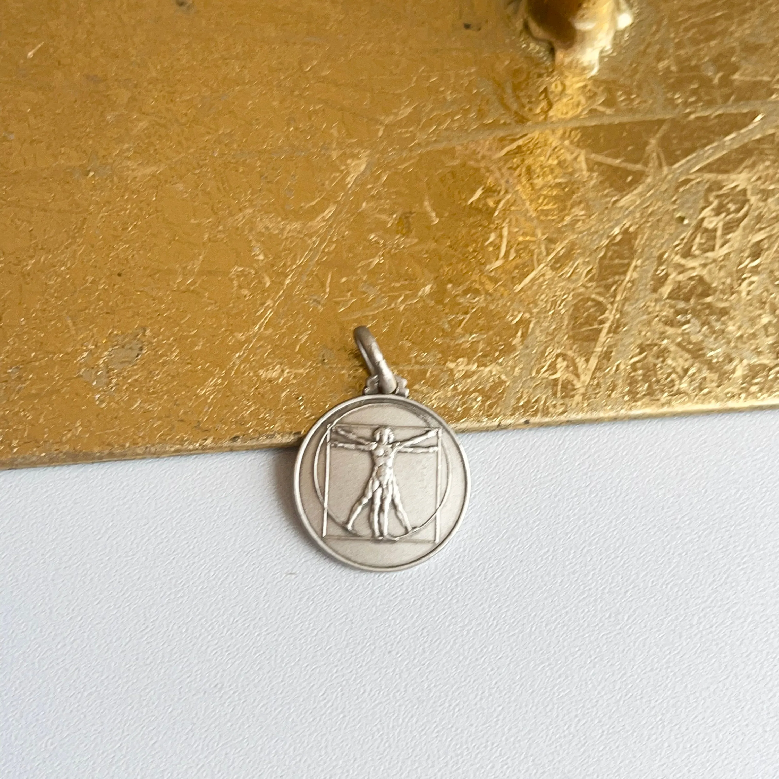 Sterling Silver Antiqued Da Vinci Round Medal Pendant 25mm