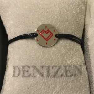 The French Girl Shining Heart bracelet