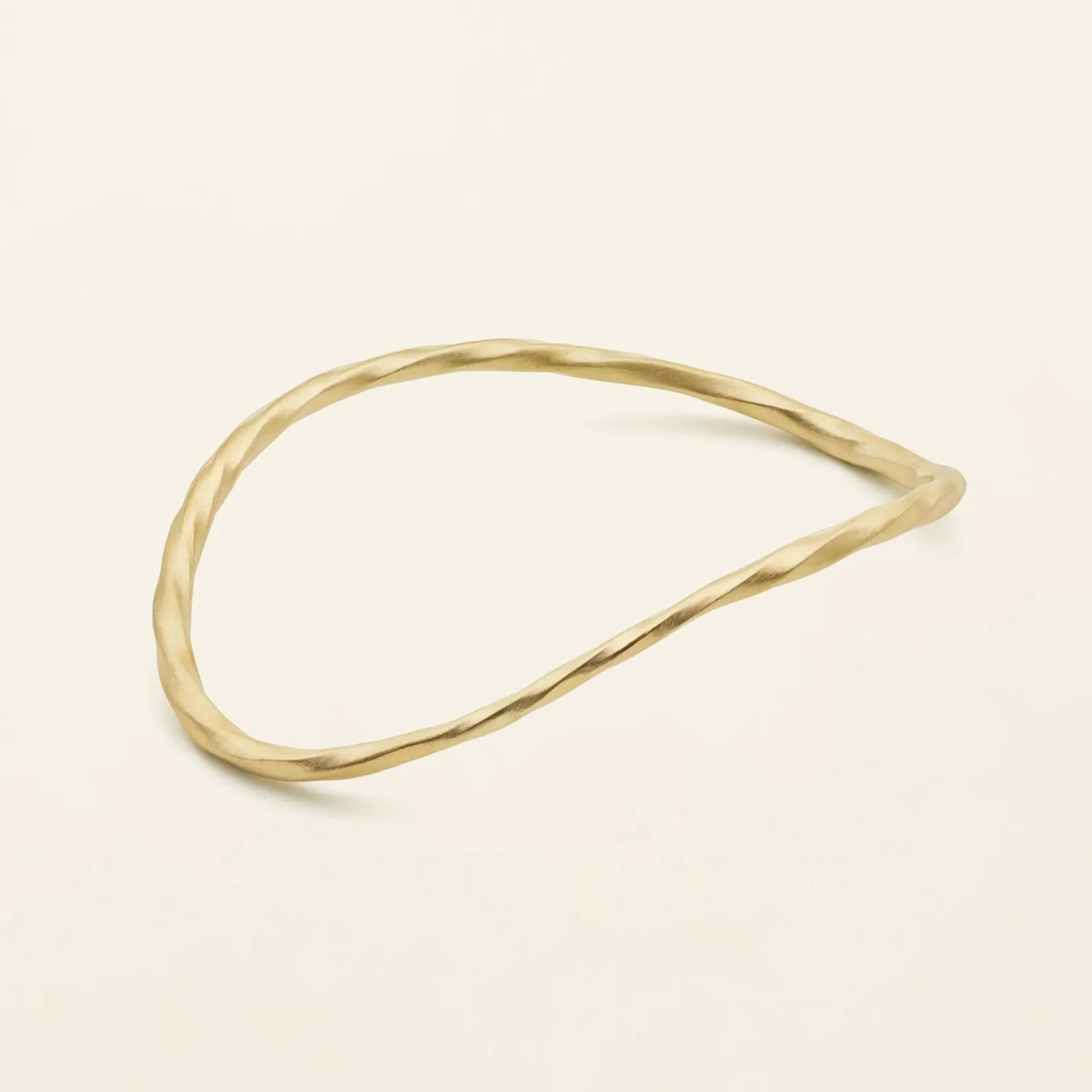 THIN FLOW WAVE BANGLE - 18K gold plated silver