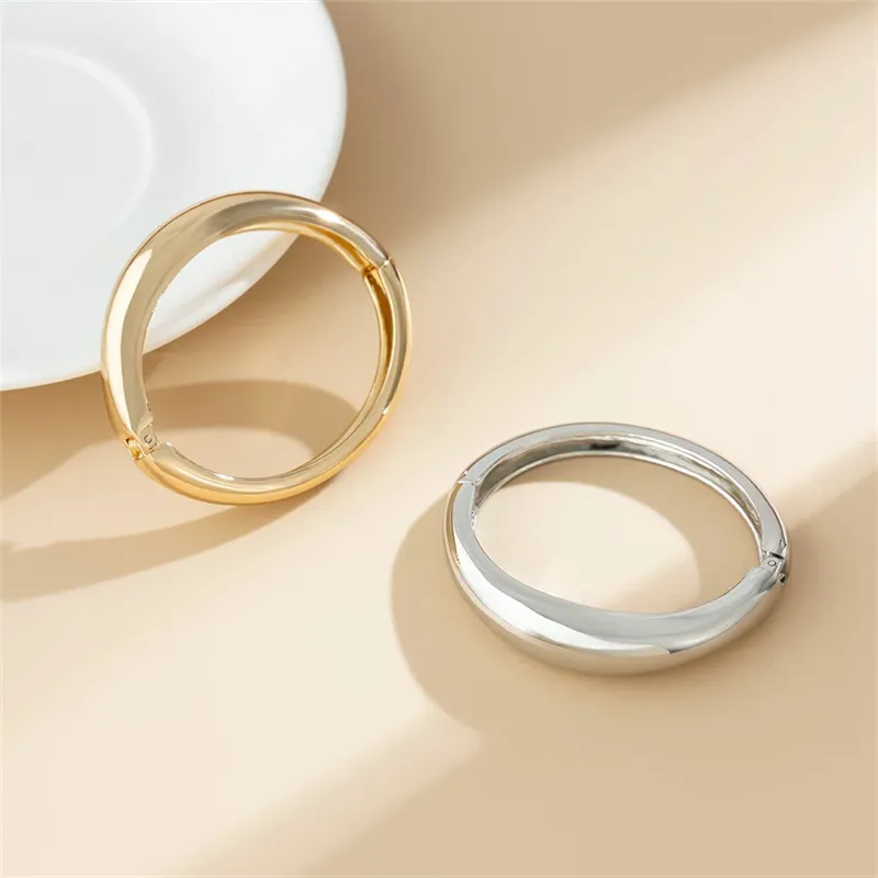 Unique Smooth Metal Armband Bracelet for Couple