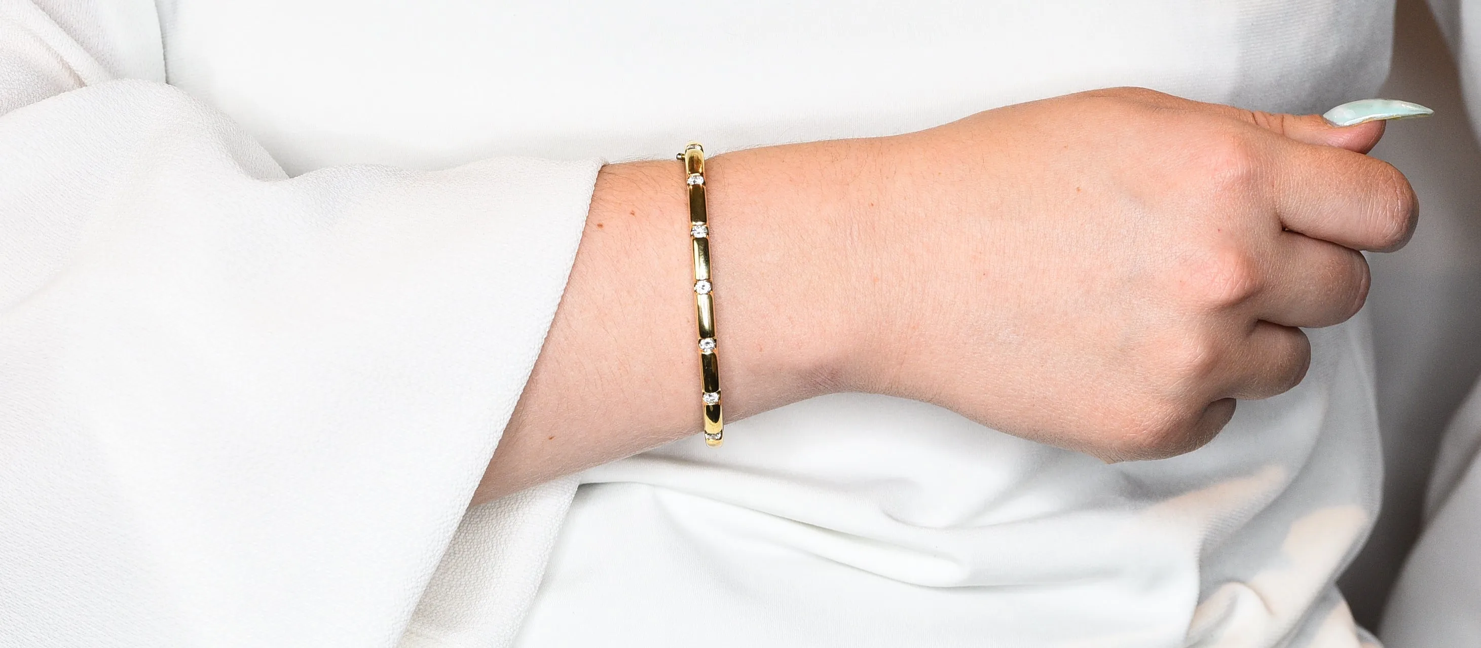 Vintage 0.95 CTW Diamond 14 Karat Gold Bangle Bracelet
