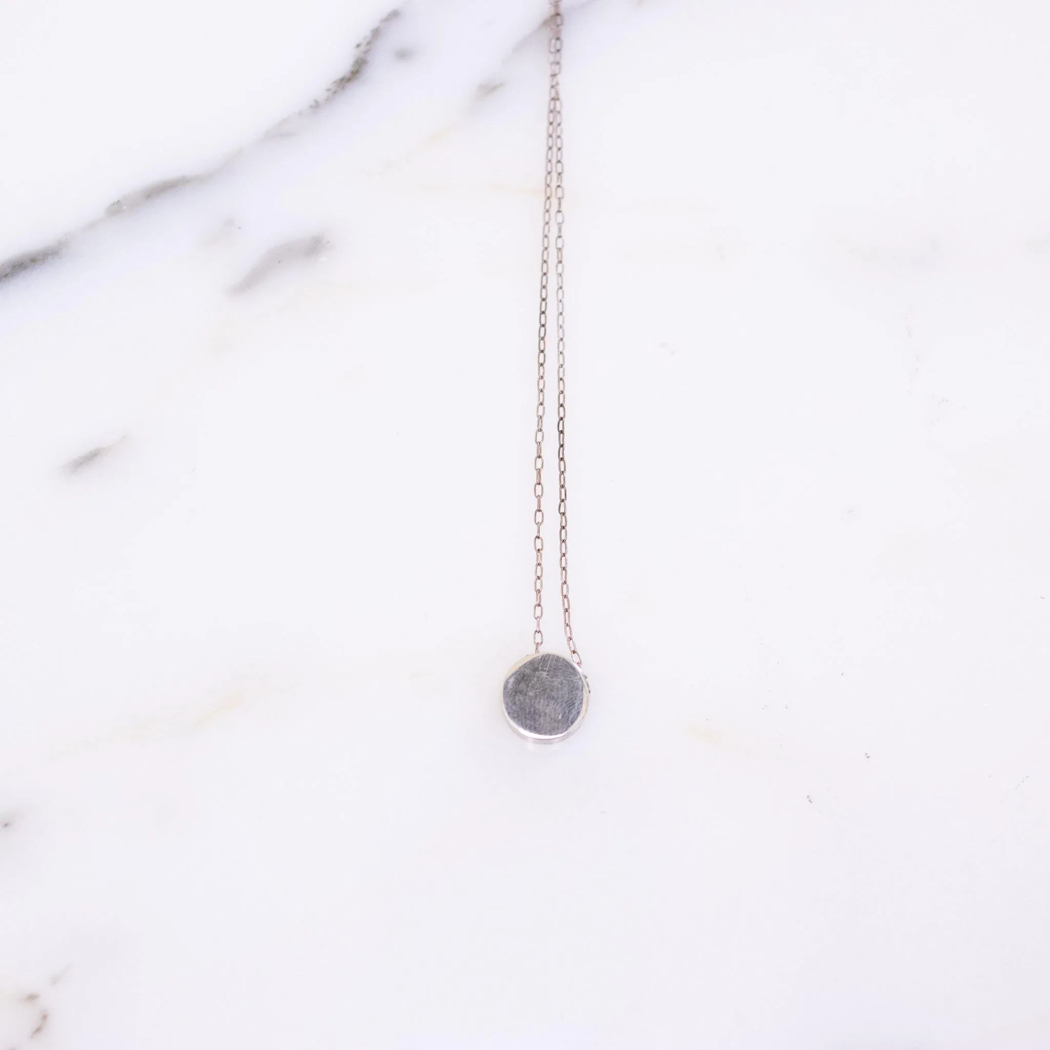Vintage 1970s Silver Floating Medallion Pendant Necklace