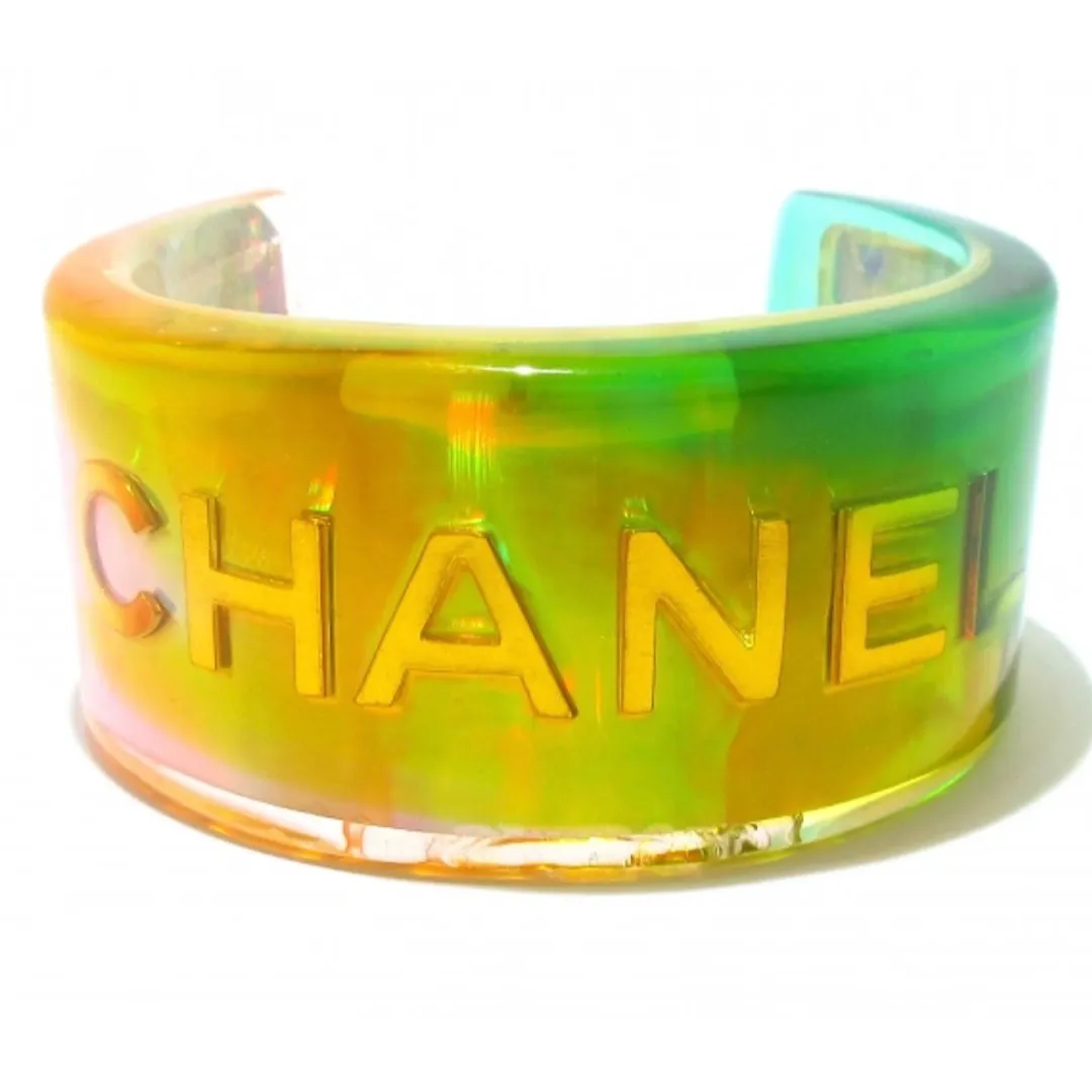 Vintage Chanel plastic aurora resin cuff link bangle/ bracelet with golden logo. Must have gorgeous jewelry. 060904br